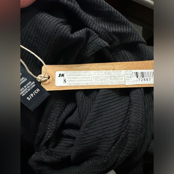 SKIMS SOFT LOUNGE
LONG SLEEVE DRESS - Picture 11 of 13